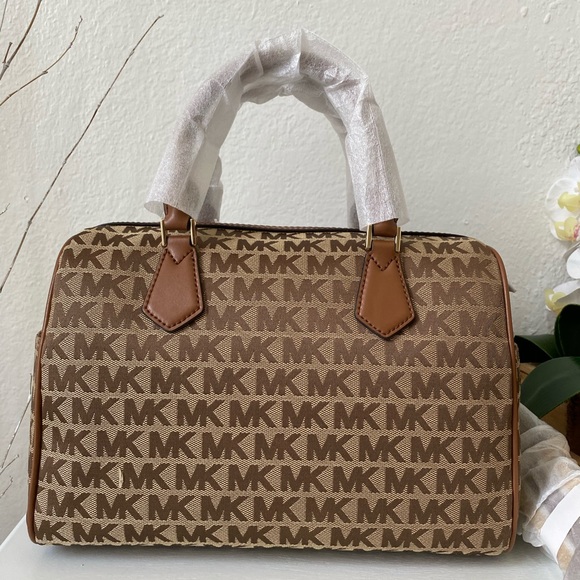 Michael Kors Bedford Large Duffle Satchel - Picture 4 of 9